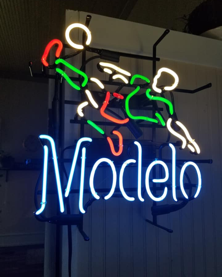 Modelo Especial Neon Sign