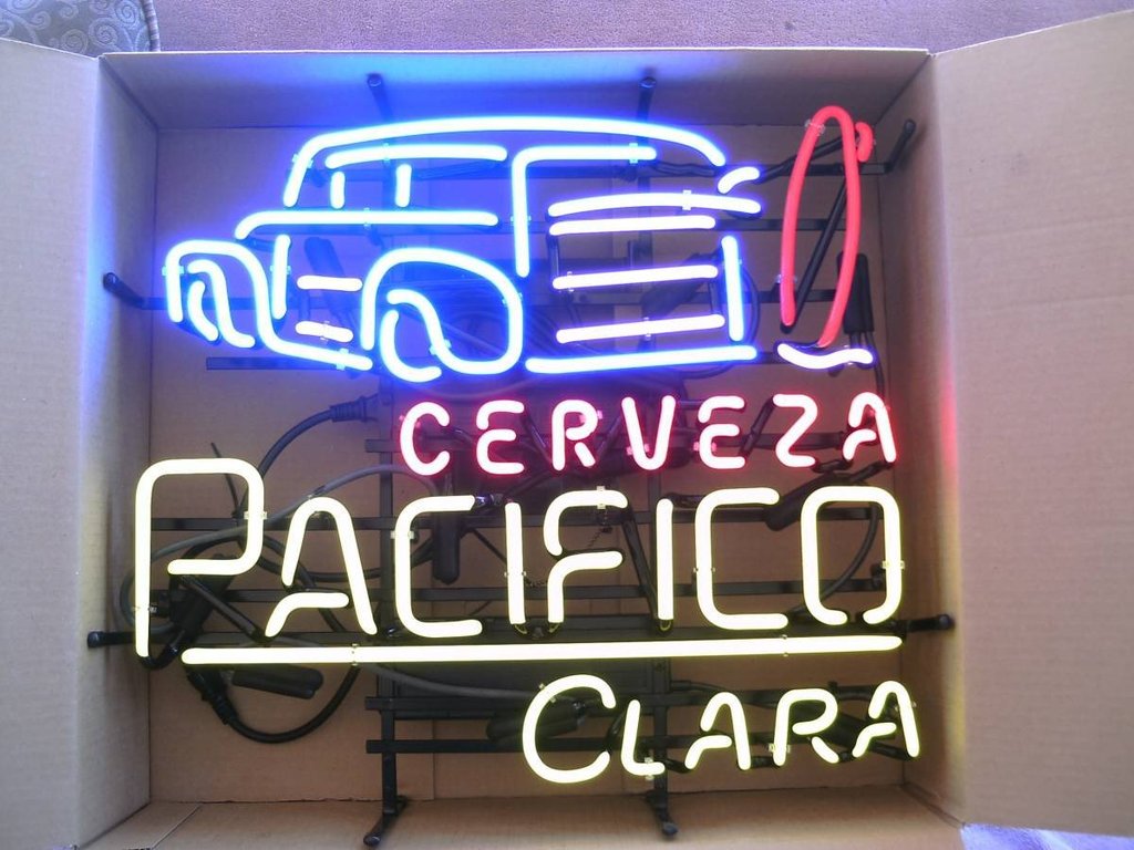 Cerveza Pacifico Clara Woody Neon Sign Neon Light